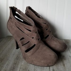 Apostrophe Choppy Beige Suede Ankle Boots 